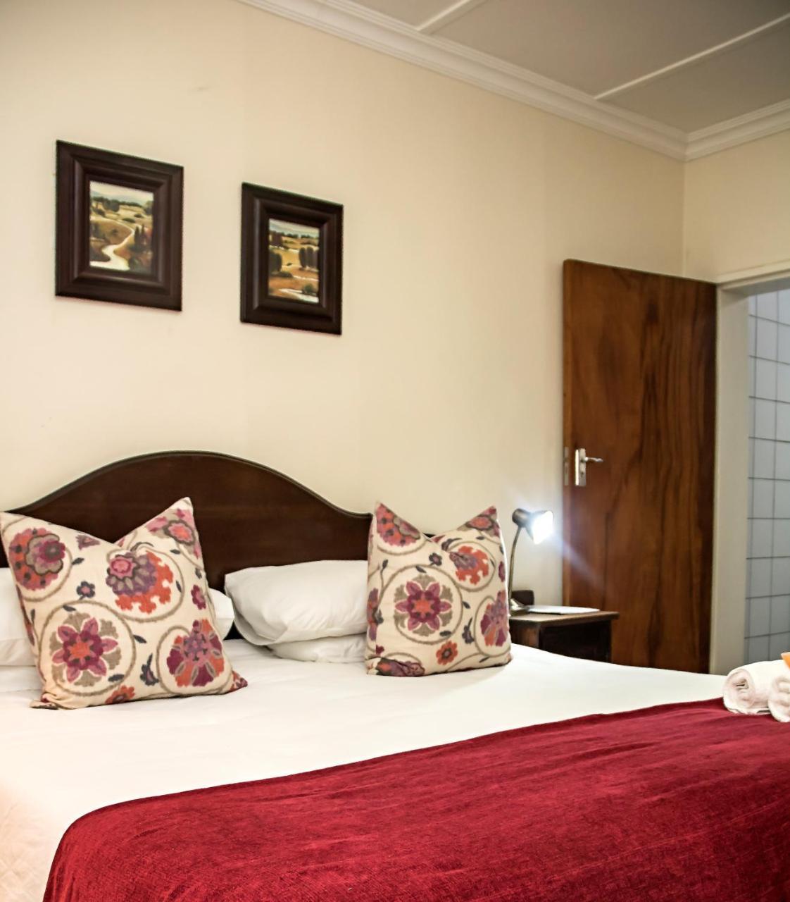 Matoppo Inn Beaufort West Exterior photo